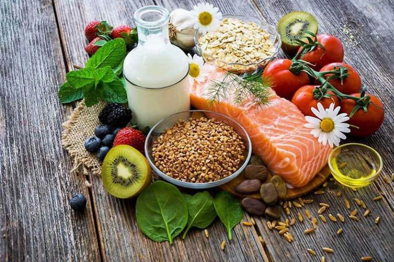 Hình ảnh chuyên gia y tế đang chăm sóc bệnh nhân ung thư